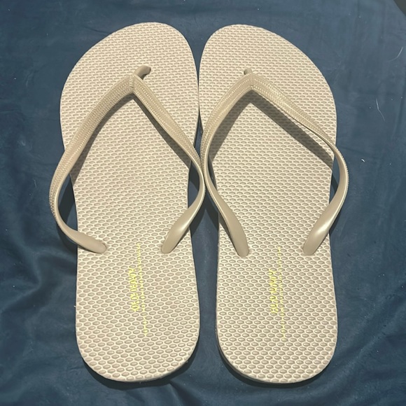 Old Navy Shoes - NWOT navy flip flops
